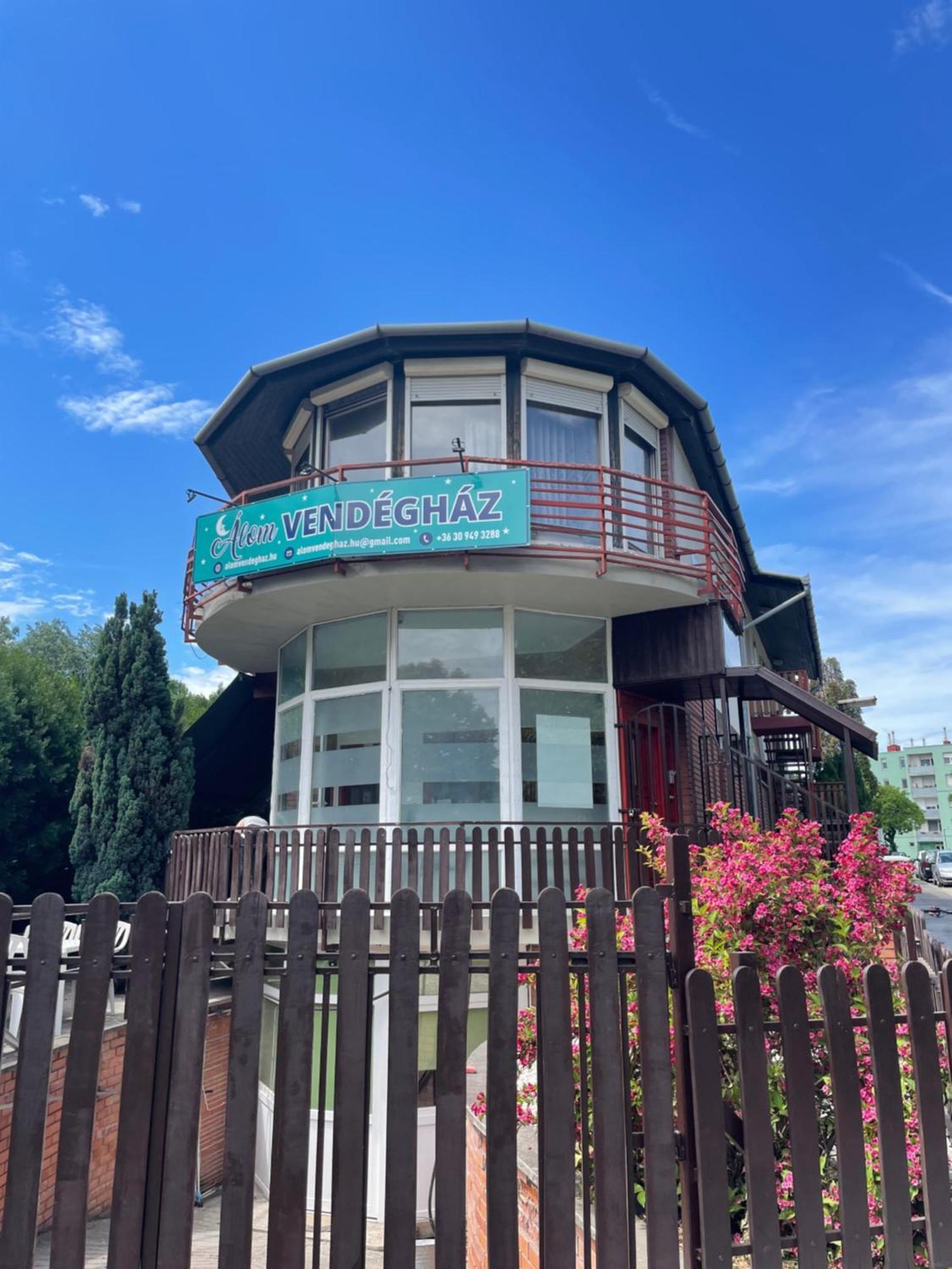Hotel Alom Vendeghaz Dunaújváros Exteriér fotografie